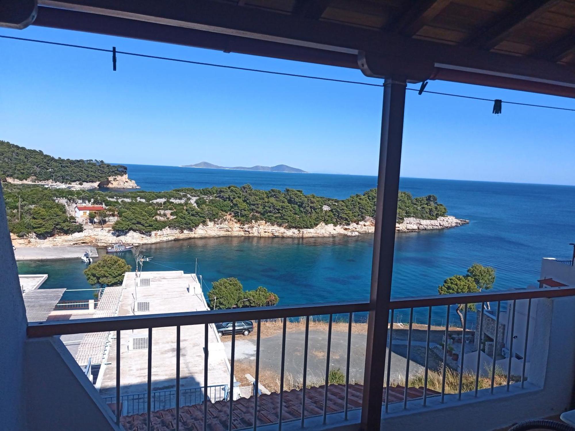Ethra Hotell Patitírion Exteriör bild