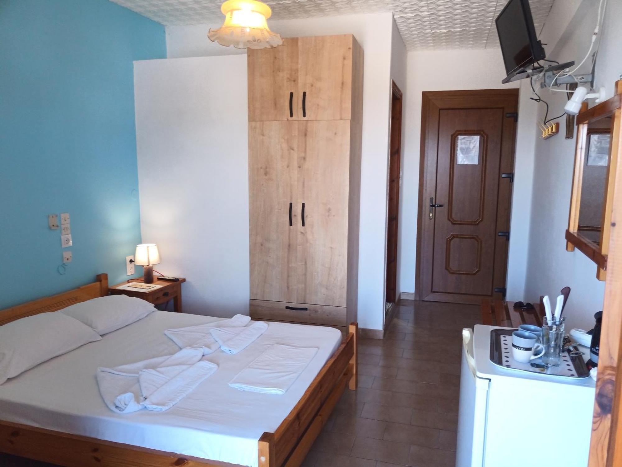 Ethra Hotell Patitírion Exteriör bild