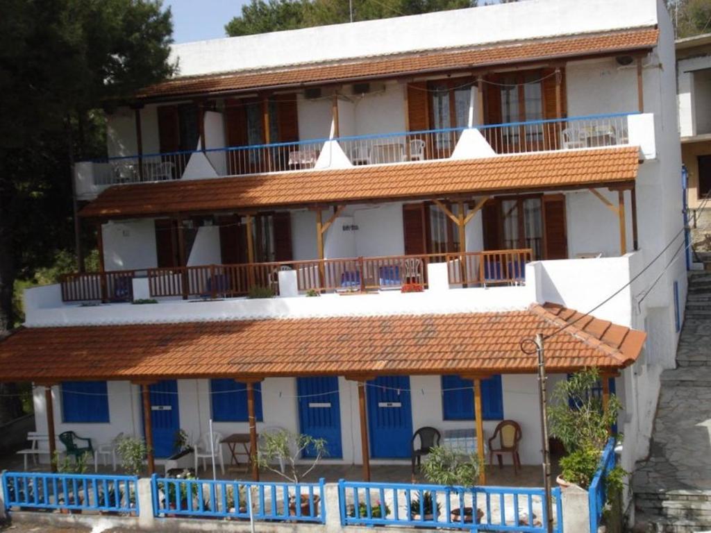 Ethra Hotell Patitírion Exteriör bild