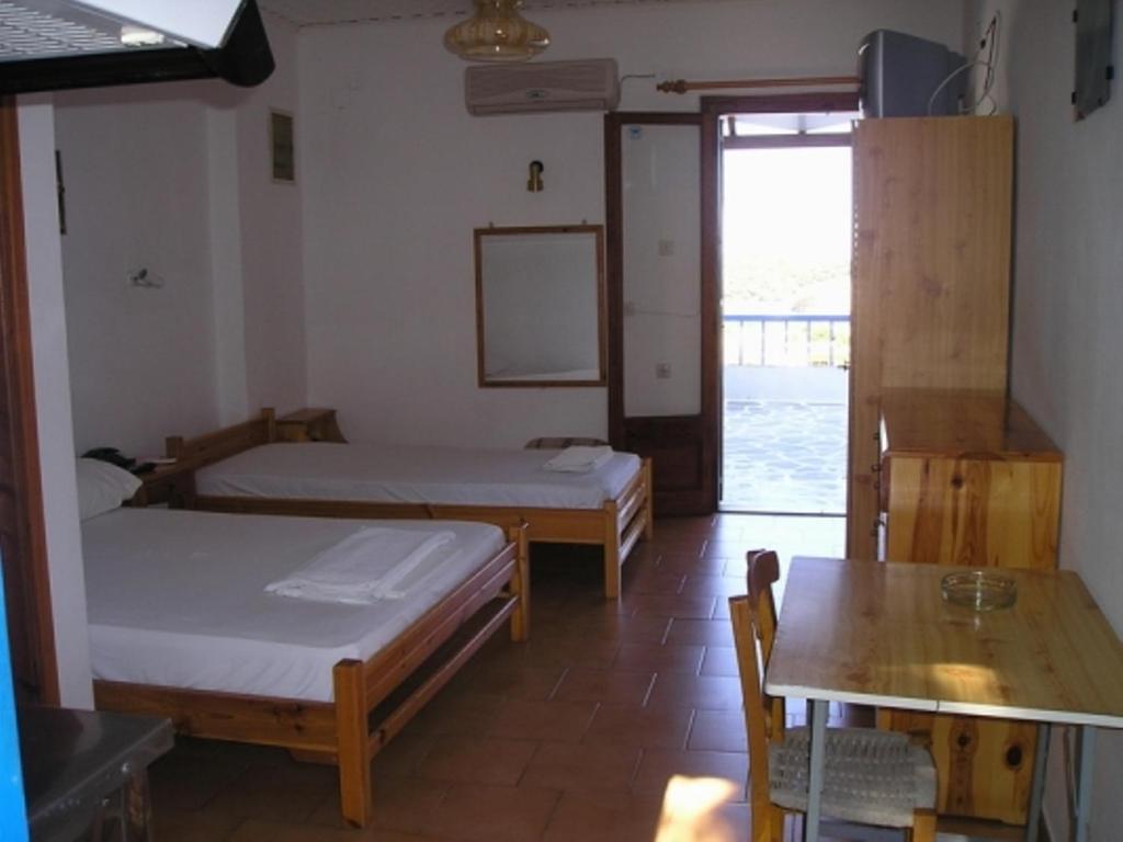 Ethra Hotell Patitírion Exteriör bild