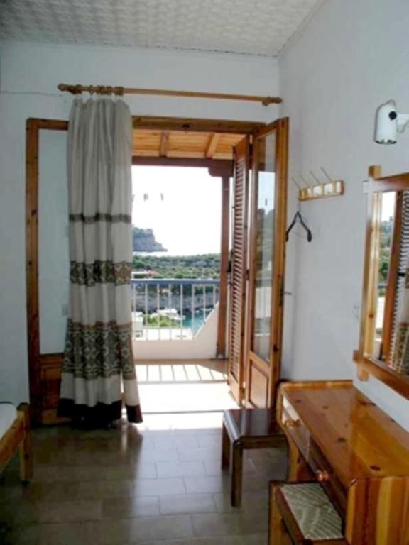 Ethra Hotell Patitírion Exteriör bild