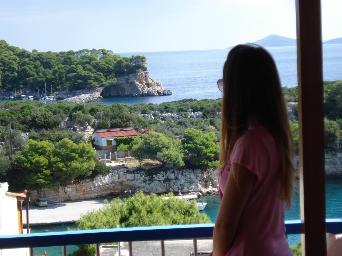 Ethra Hotell Patitírion Exteriör bild